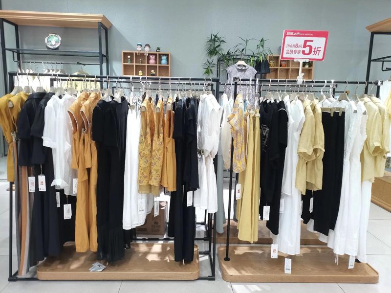 高新区服装店的经营攻略：抓住转型机遇