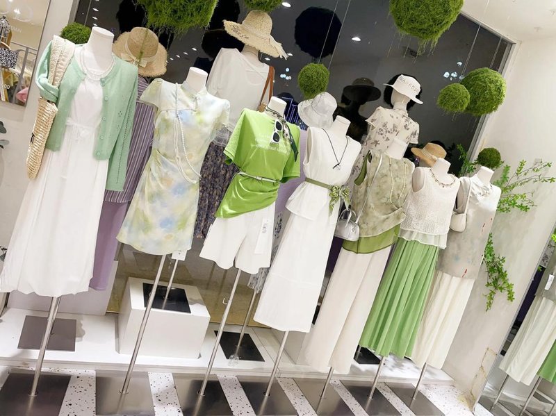 智慧与时尚的碰撞——高新区服装店的发展趋势
